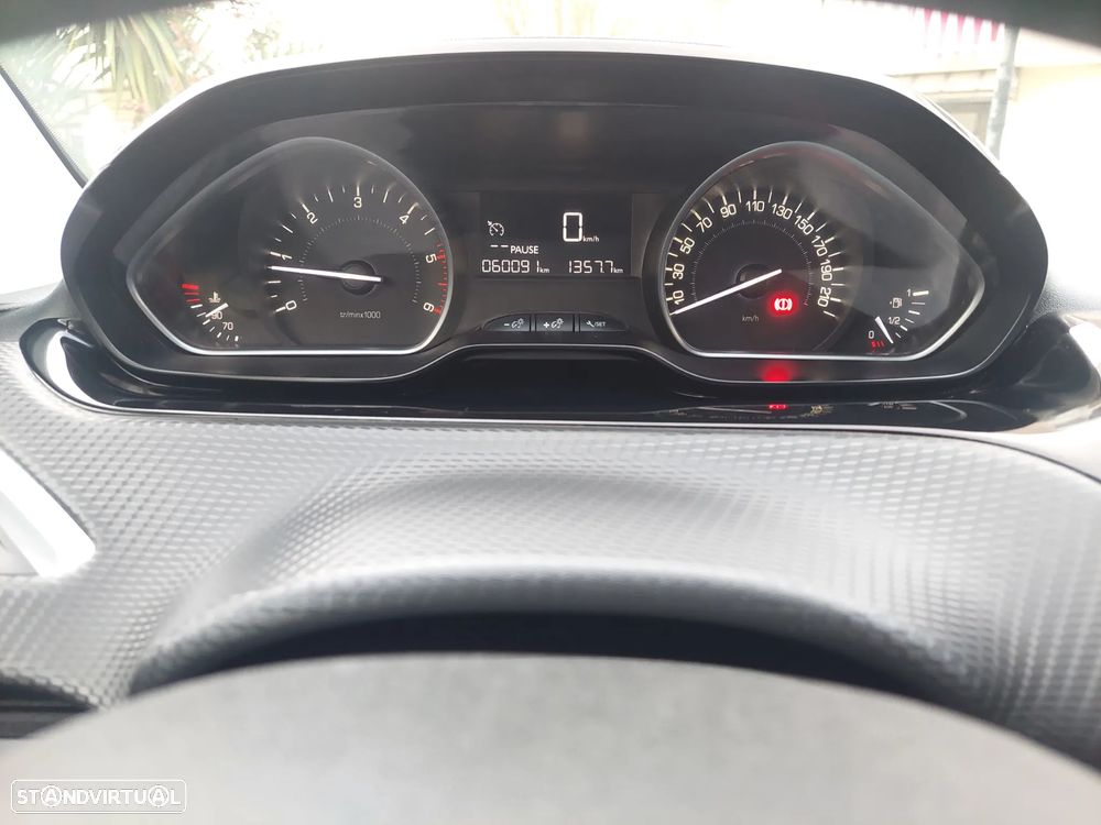 Peugeot 208 1.6 BlueHDi Style - 21