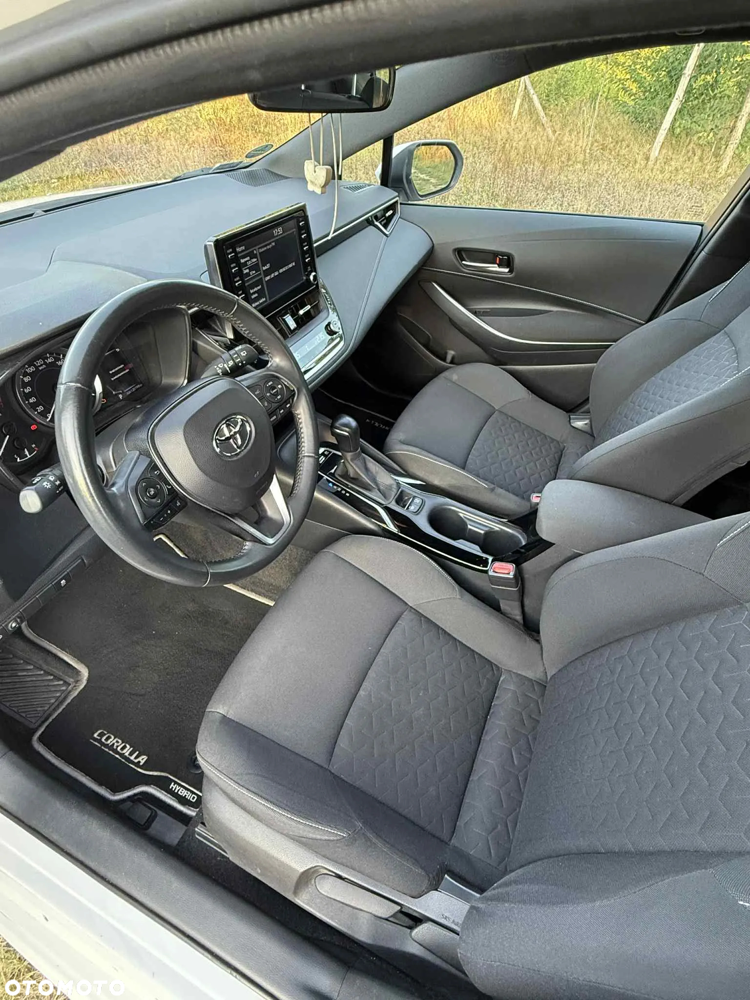 Toyota Corolla ver-1-8-hybrid-active - 4