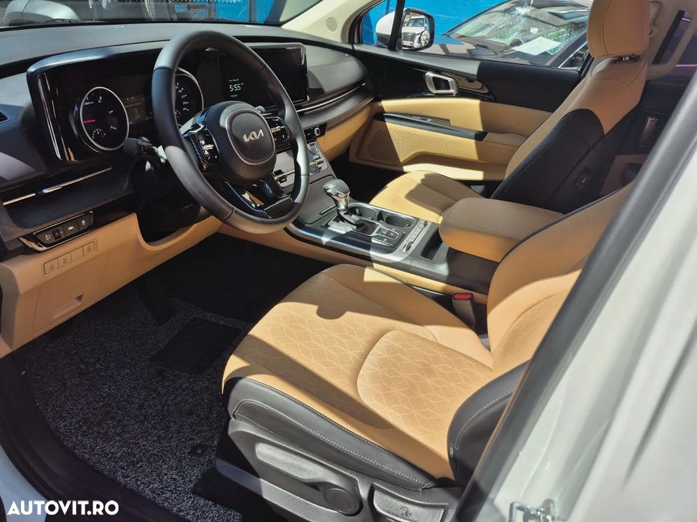 Kia Carnival - 9