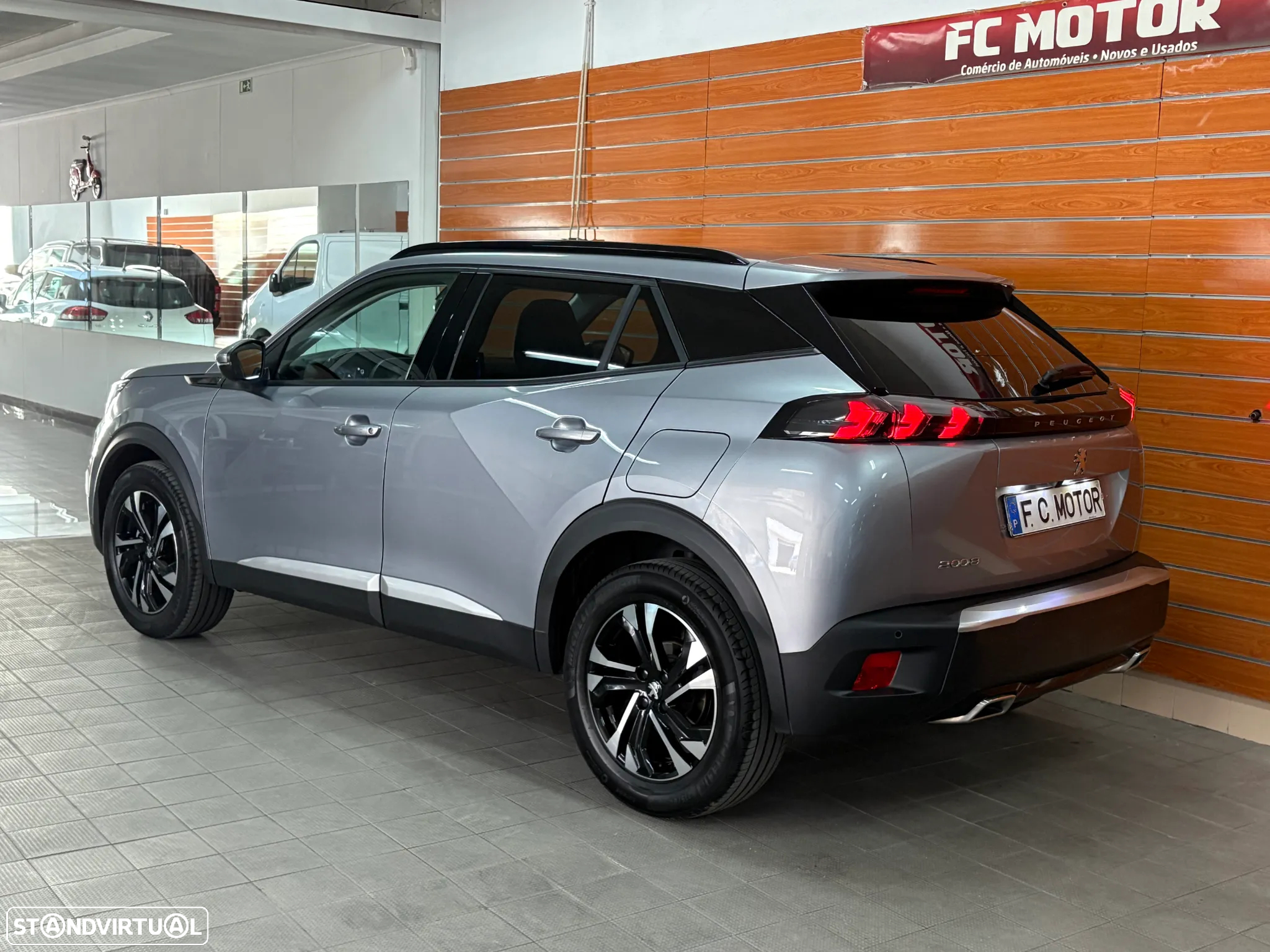 Peugeot 2008 1.2 PureTech Allure Pack EAT8 - 5