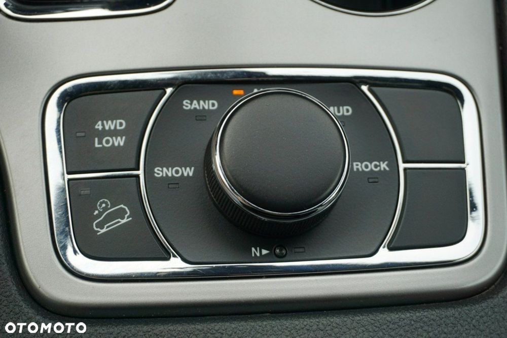 Jeep Grand Cherokee - 23