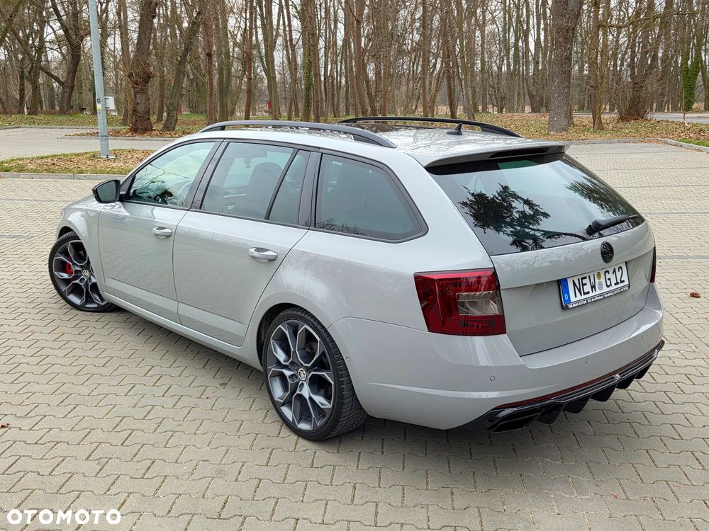 Skoda Octavia 2.0 TDI DSG RS - 25