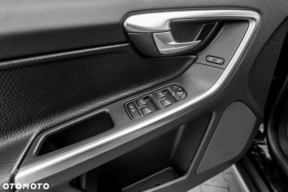 Volvo XC 60 D5 AWD Momentum - 18