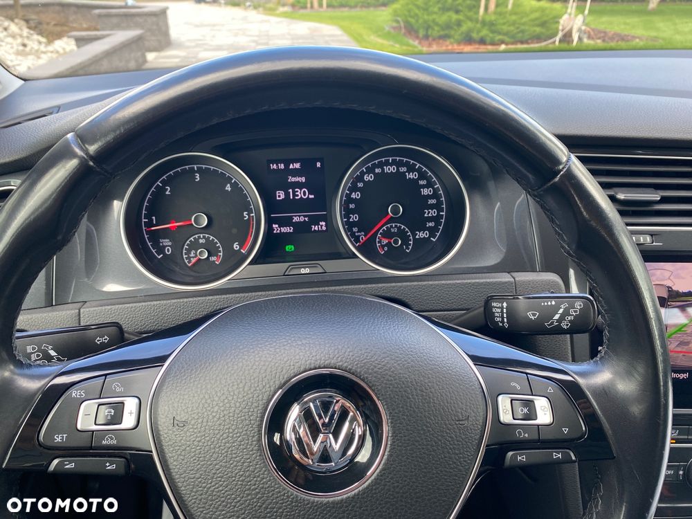 Volkswagen Golf - 25