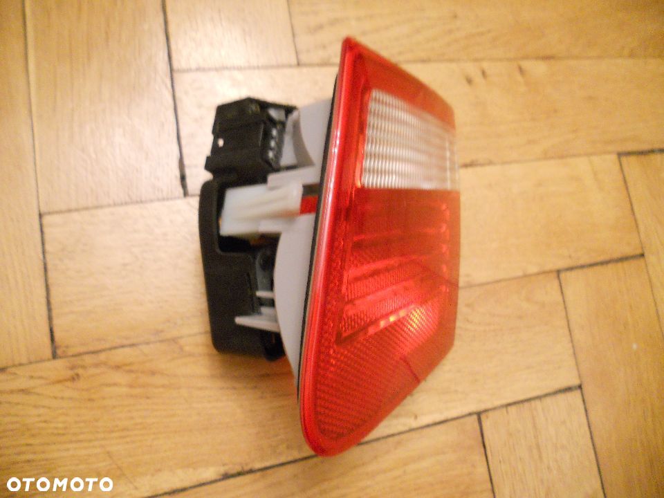 LAMPA TYLNA PRAWA wewnętrzna BMW E46 TURING KOMBI - 2