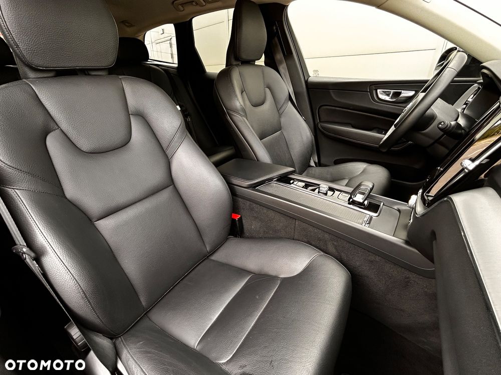 Volvo XC 60 B4 D Geartronic Momentum - 29