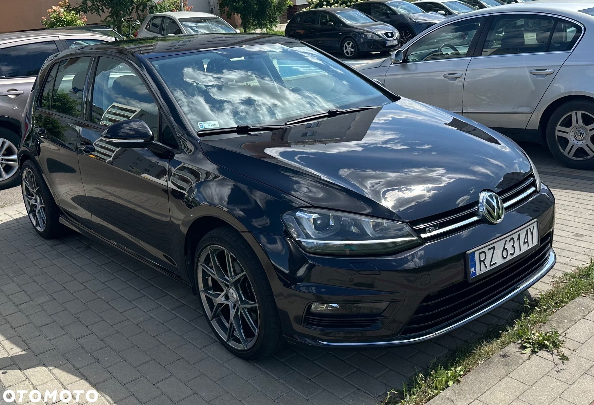Volkswagen Golf - 1