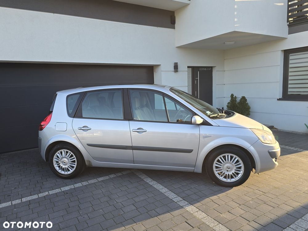 Renault Scenic 1.9 dCi FAP Avantage - 6