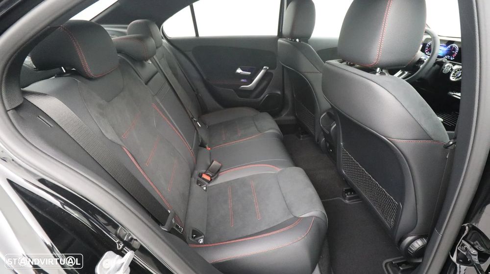 Mercedes-Benz A 250 Limousine e AMG Line - 25
