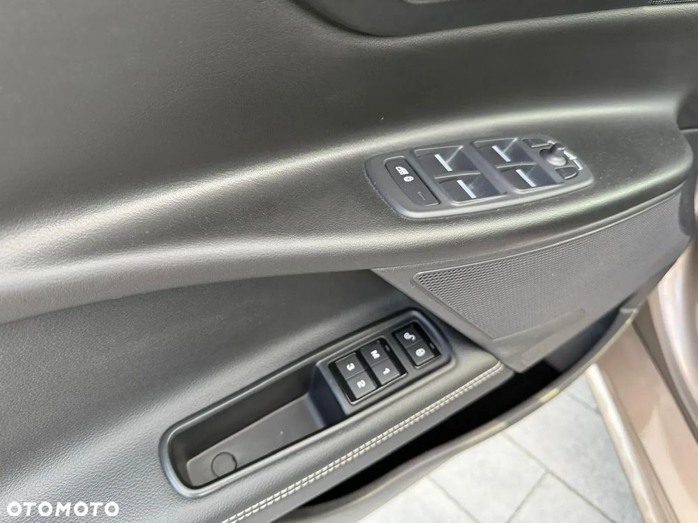 Jaguar XE 2.0 D R-Sport - 24