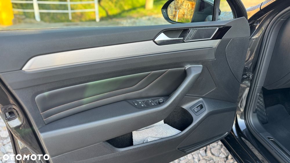 Volkswagen Passat 2.0 TDI SCR DSG Elegance - 12
