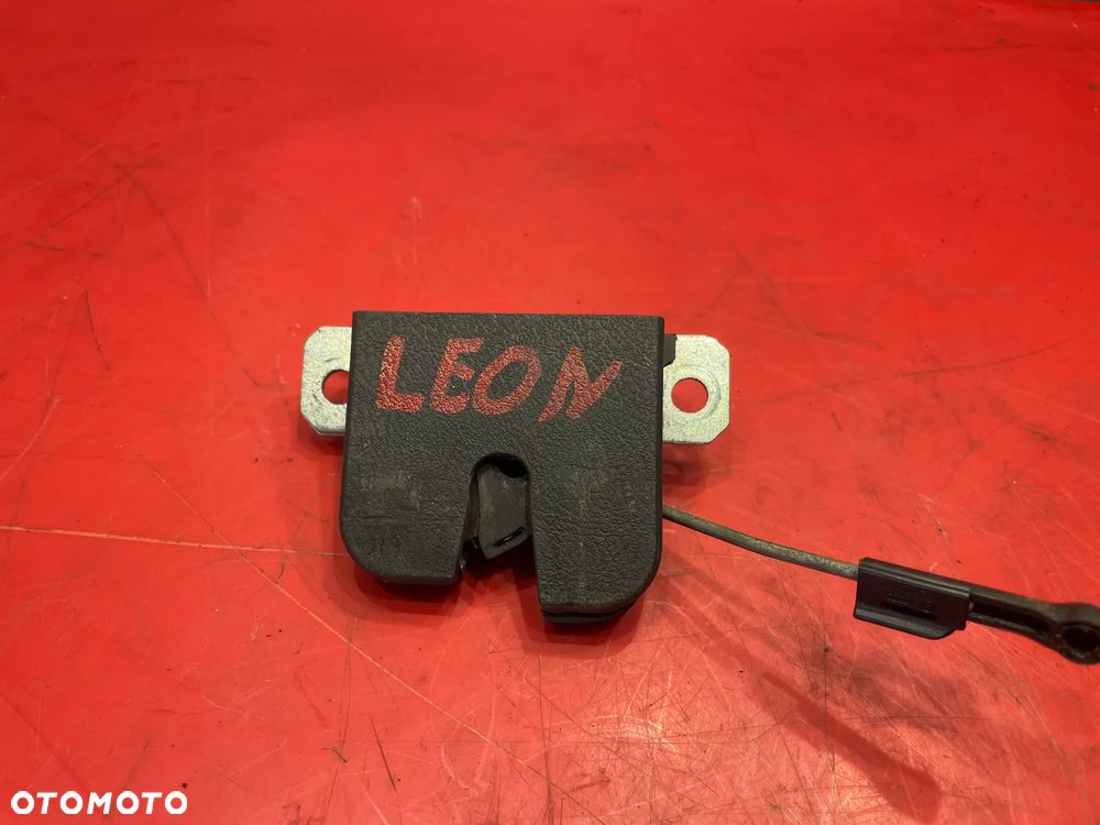 ZAMEK KLAPY TYŁ TYLNEJ 6L6827505A SEAT LEON 1 - 1