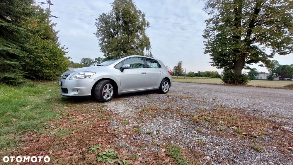 Toyota Auris 1.6 Dynamic - 1