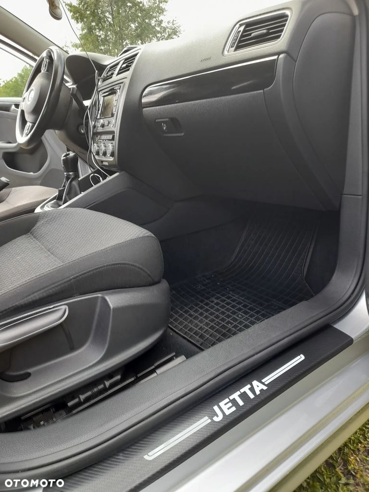 Volkswagen Jetta 1.6 TDI Blue Motion Technology Comfortline - 10