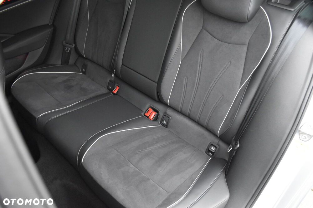 Volkswagen Passat Variant - 32