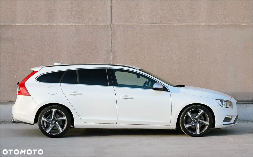 Volvo V60 D4 R-Design - 15