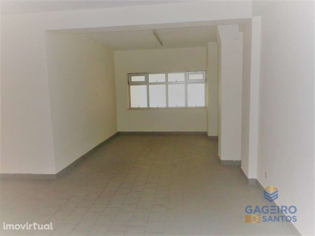 Loja ao nível do Rés do chão, em Caldas da Rainha. - Grande imagem: 3/6