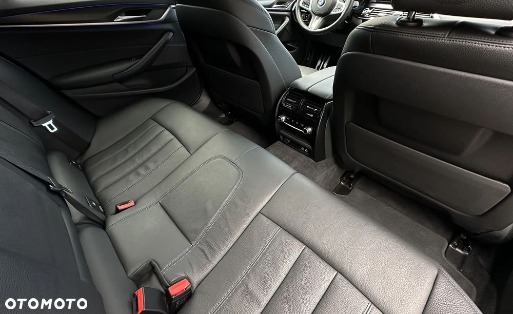 BMW Seria 5 530d xDrive M Sport Edition - 27