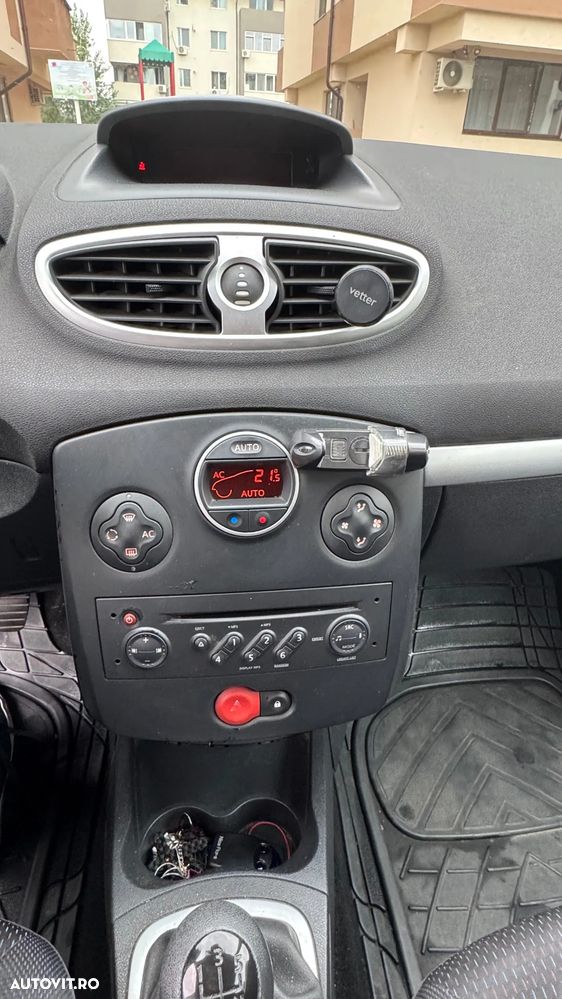 Renault Clio III 1.2 16V Dynamique - 6