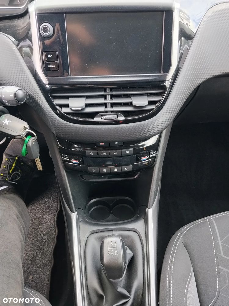 Peugeot 2008 1.2 Pure Tech Active S&S - 8