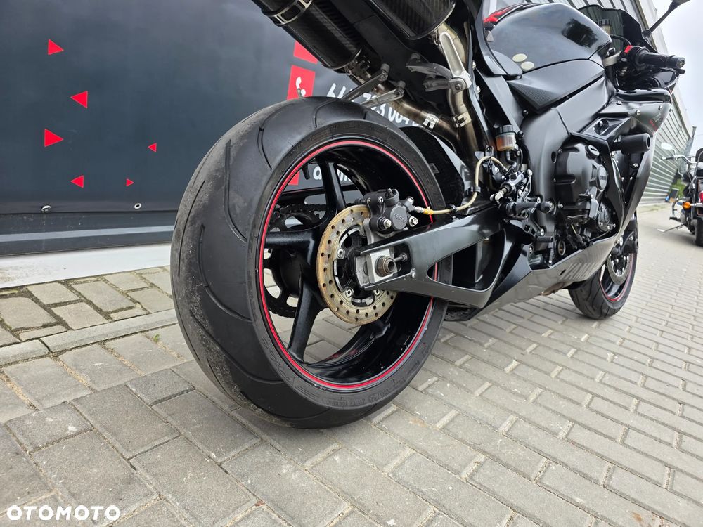 Yamaha R1 - 23