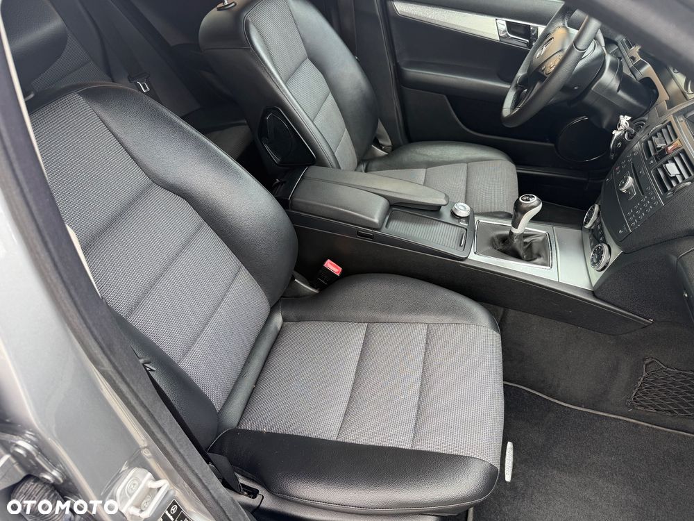 Mercedes-Benz Klasa C 180 Kompressor BlueEFFICIENCY - 23