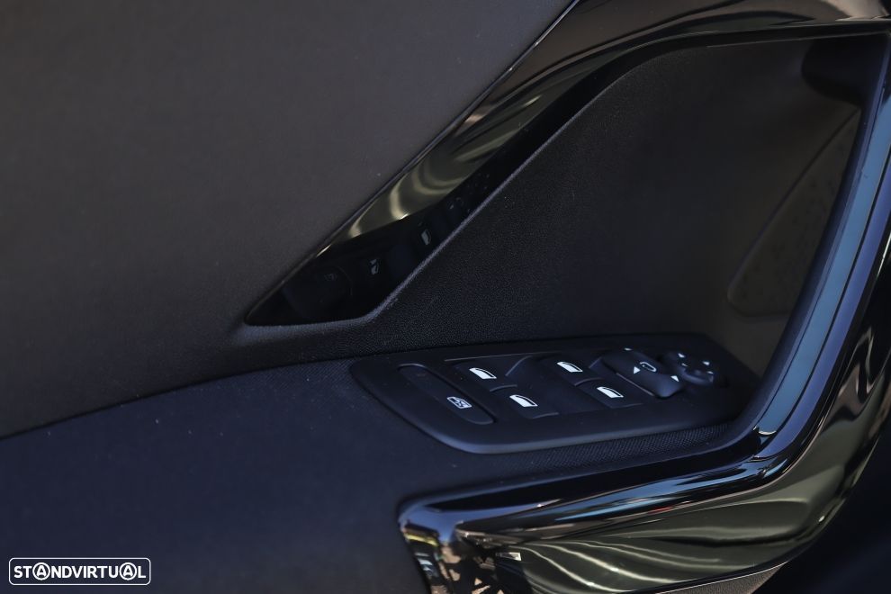 Peugeot 2008 1.2 PureTech Signature - 16