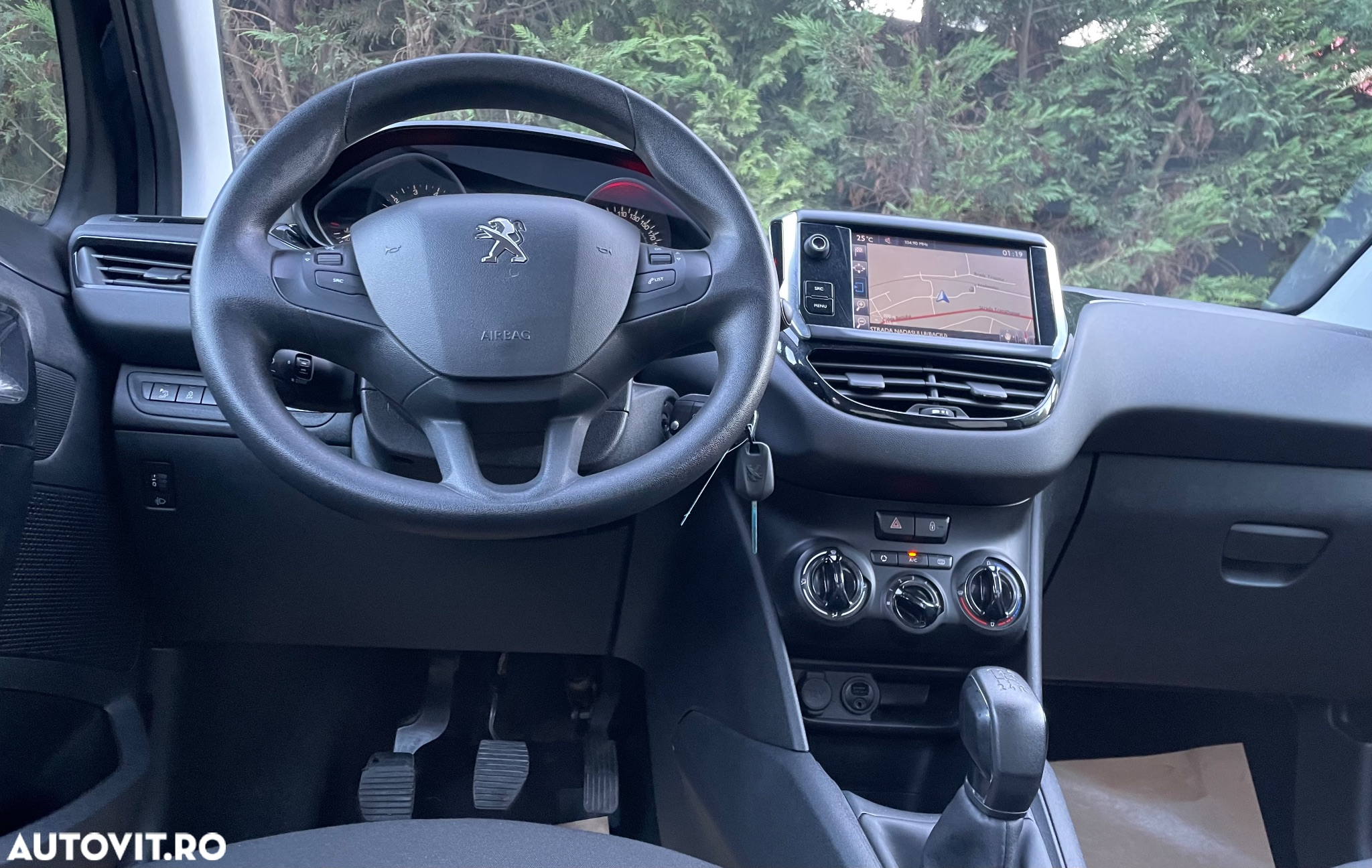Peugeot 208 1.2 L PureTech STT Allure - 36