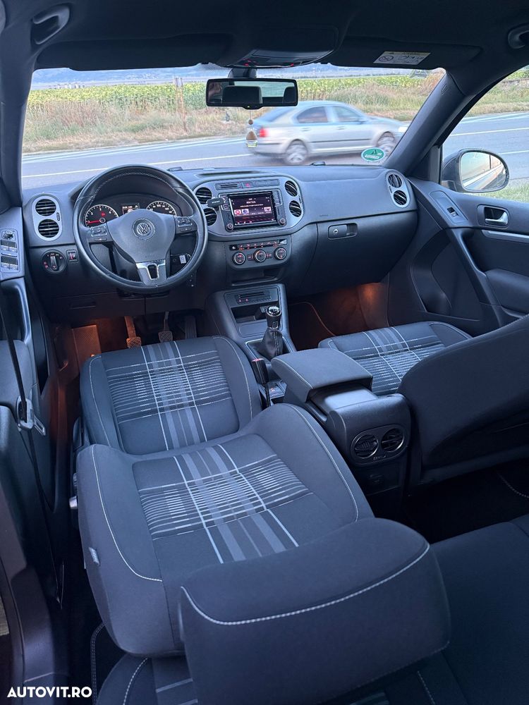 Volkswagen Tiguan 2.0 TDI SCR BlueMotion Technology Lounge Sport & Style - 9