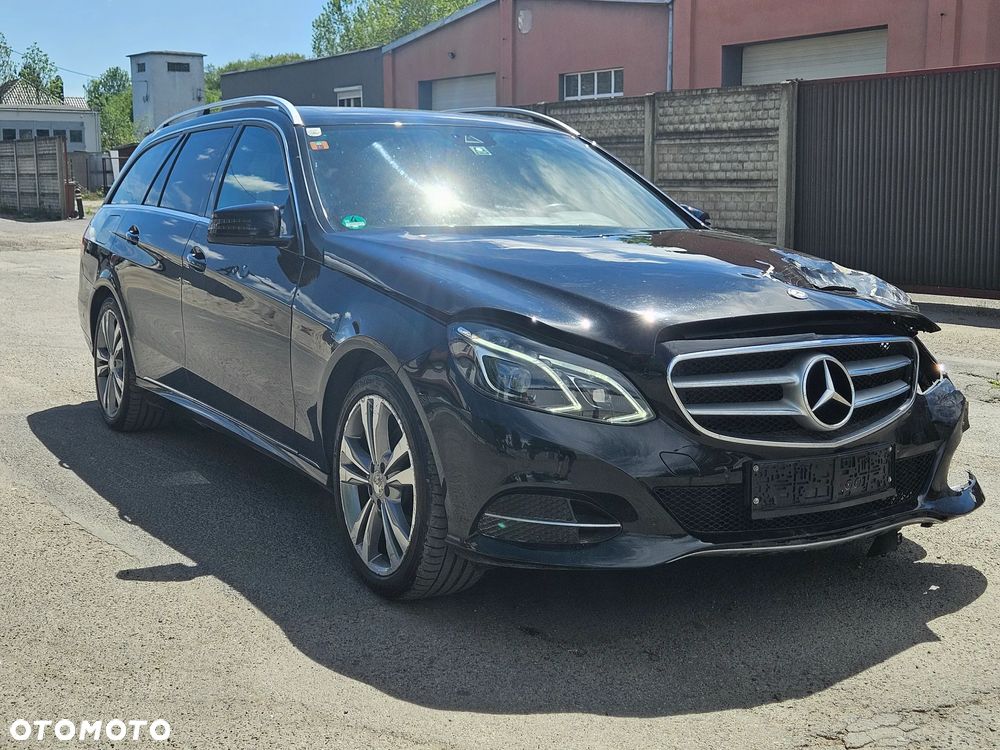 Mercedes-Benz Klasa E 220 BlueTEC 4Matic 7G-TRONIC - 24
