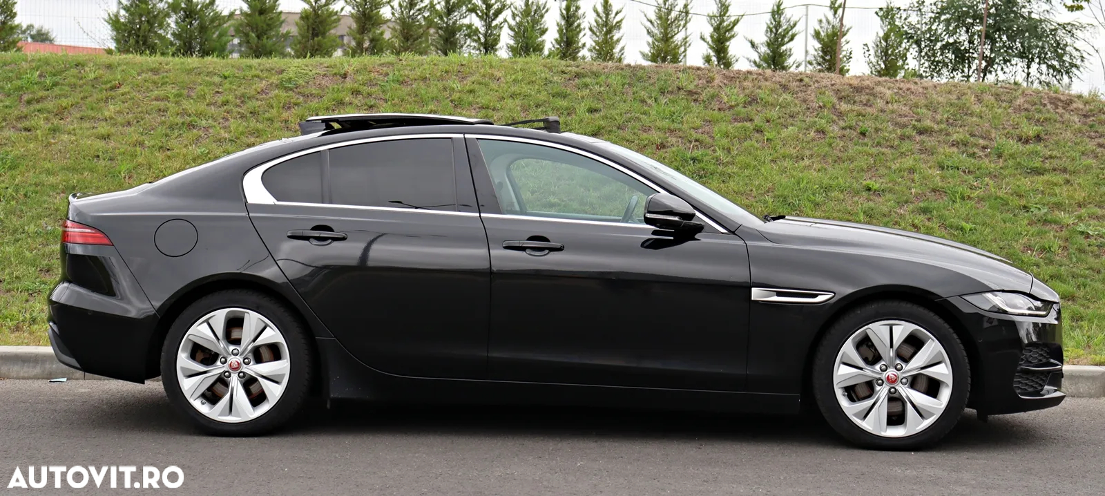 Jaguar XE D200 RWD MHEV R-Dynamic HSE - 8
