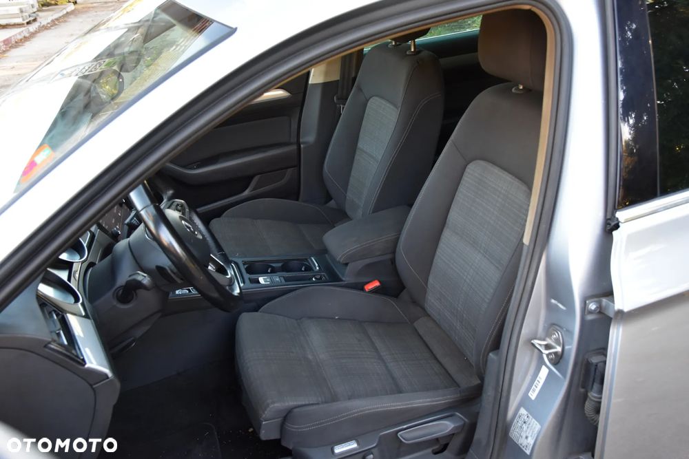Volkswagen Passat - 12