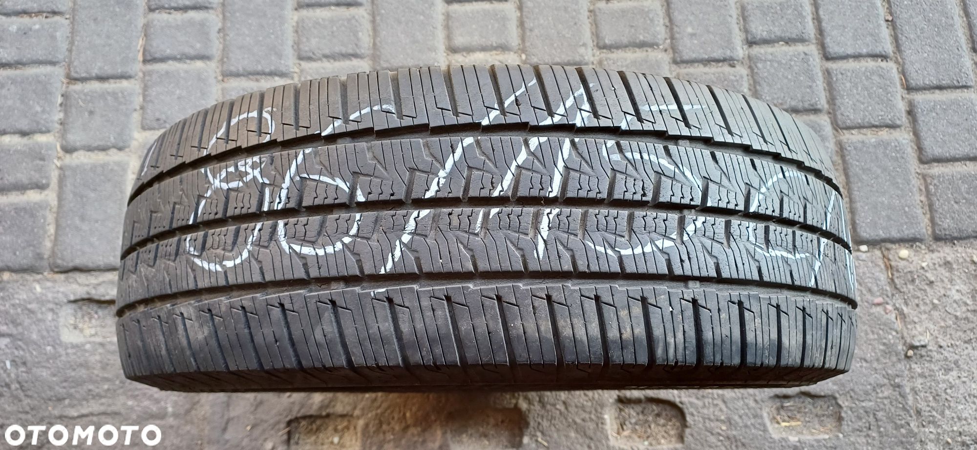 CONTINENTAL 215/70R15C 109/107R , pojedyńcza opona wielosezonowa . - 1