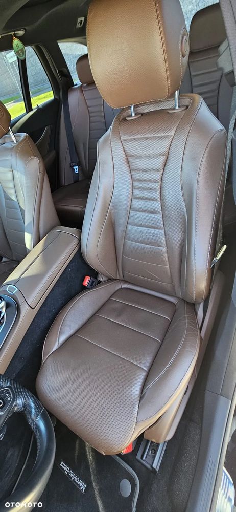 Mercedes-Benz Klasa E 220 d 4-Matic 9G-TRONIC - 21