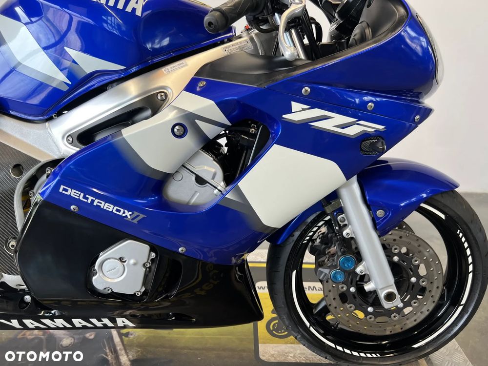 Yamaha R6 - 6