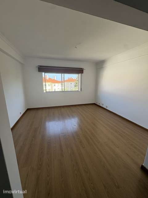 Apartamento T2 em Carcavelos, pronto a habitar - Grande imagem: 3/14