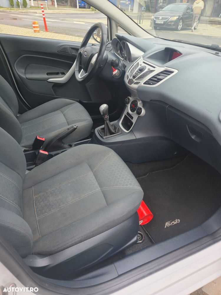 Ford Fiesta 1.6 TDCI DPF Titanium - 8