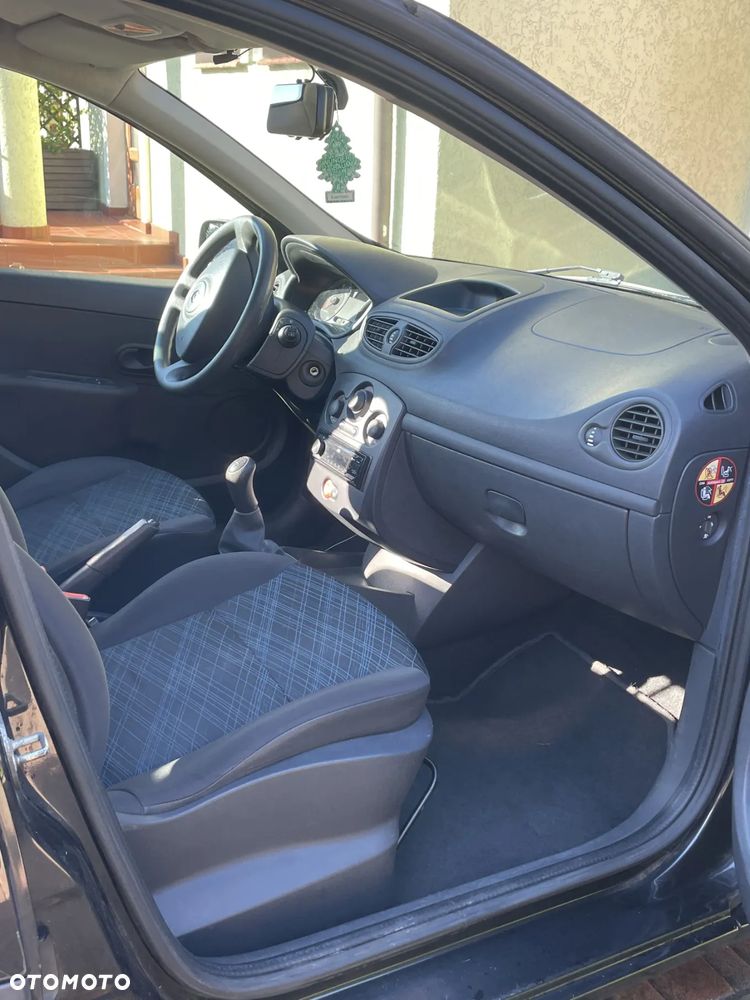 Renault Clio - 23