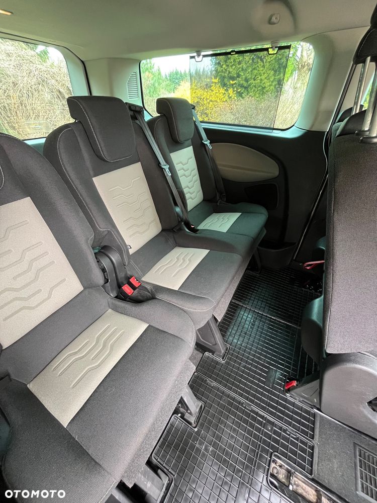 Ford Tourneo Custom - 24