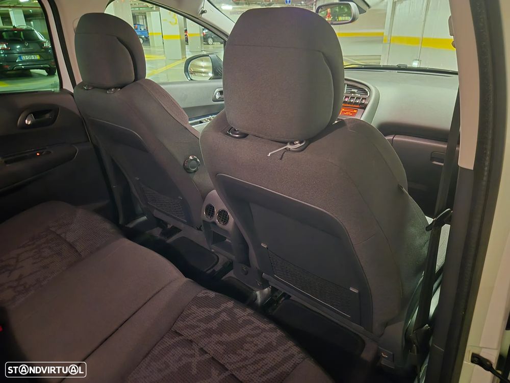 Peugeot 3008 1.6 HDi Style - 37