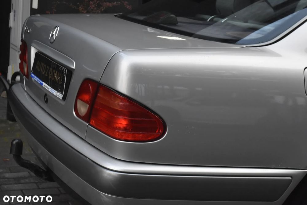 Mercedes-Benz Klasa E 230 Classic - 28