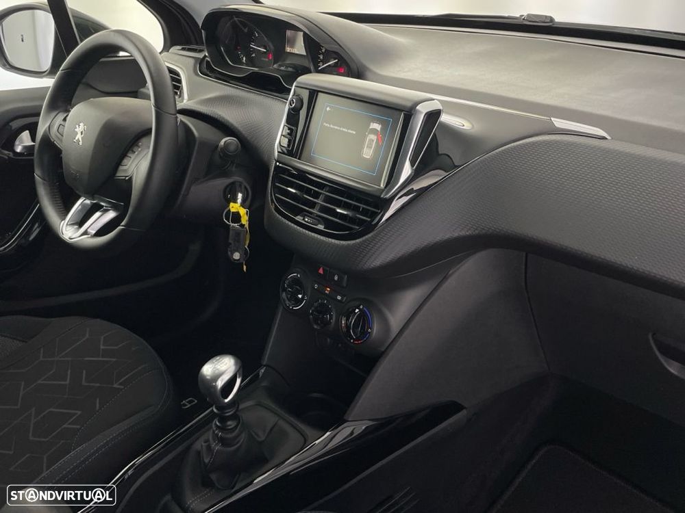 Peugeot 2008 1.2 PureTech Signature - 23