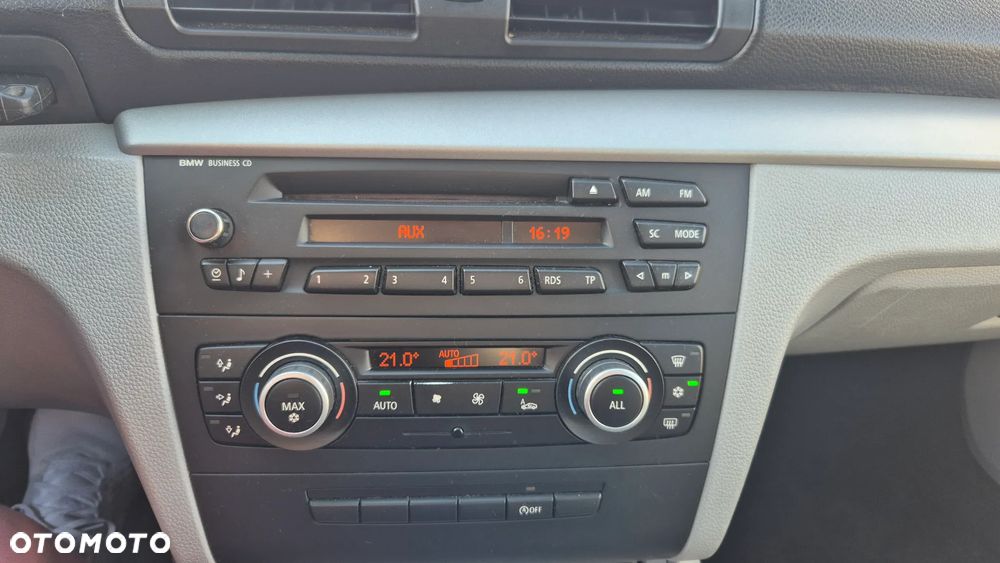 BMW Seria 1 116d DPF - 9
