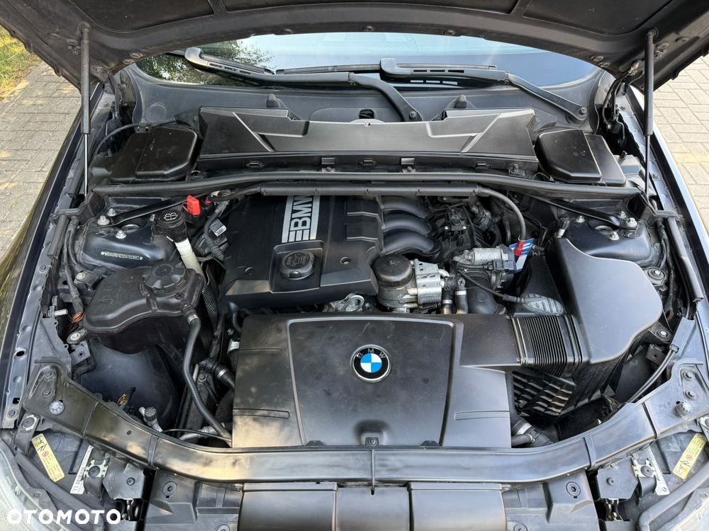 BMW Seria 3 320i - 9
