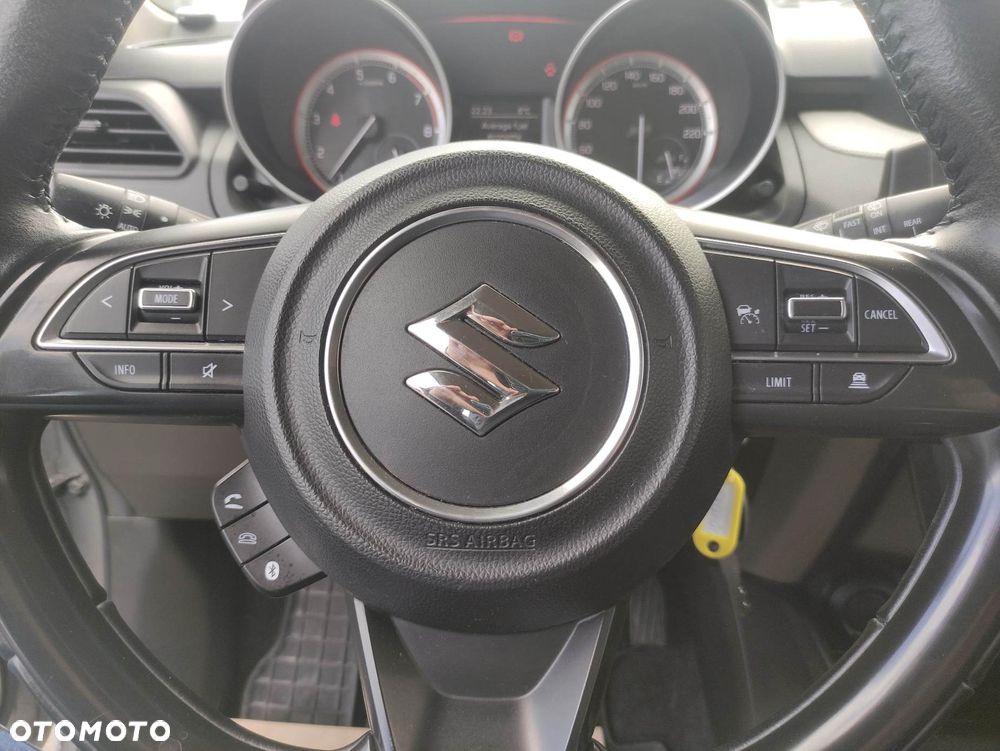 Suzuki Swift 1.2 Dualjet SHVS Premium CVT - 11