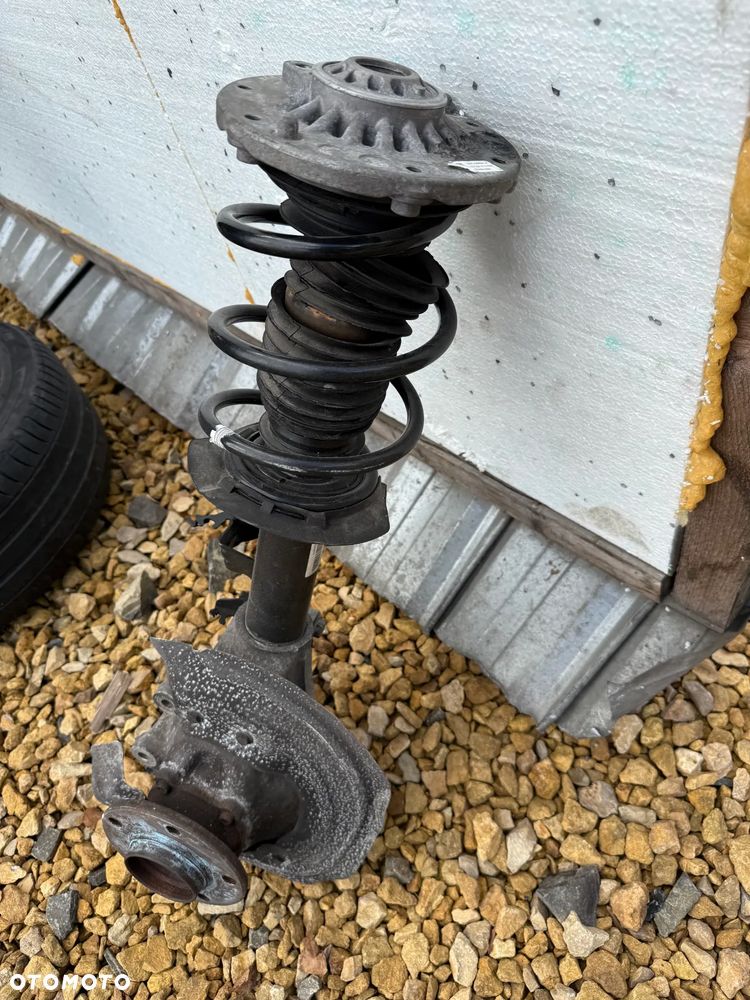 Zwrotnica z amortyzatorem BMW F31 328/330 USA - 2