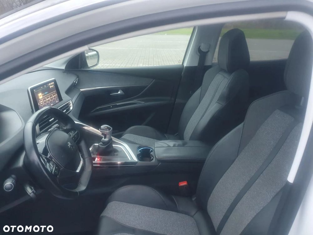 Peugeot 3008 1.2 PureTech Allure S&S - 9