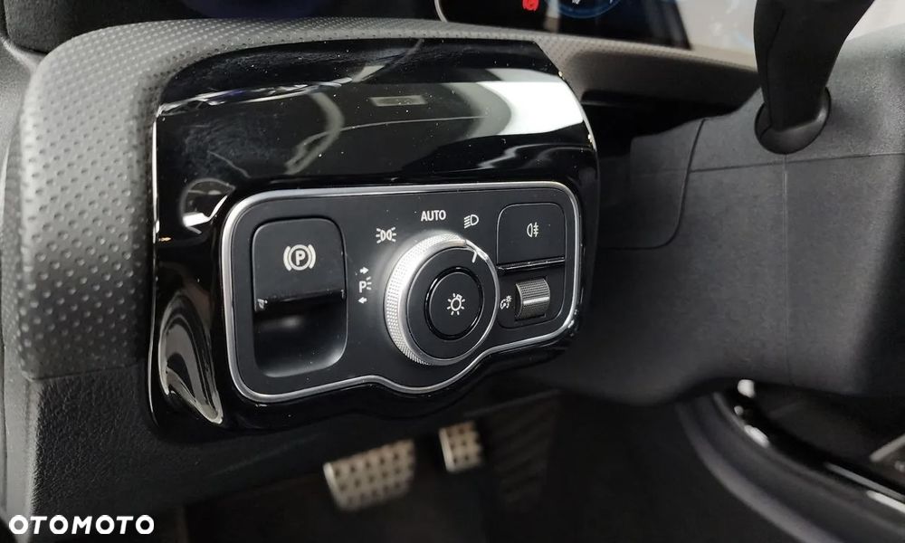 Mercedes-Benz Klasa A 220 4Matic 7G-DCT - 23
