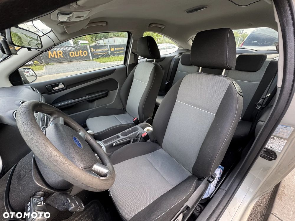 Ford Focus 1.6 Ambiente - 9