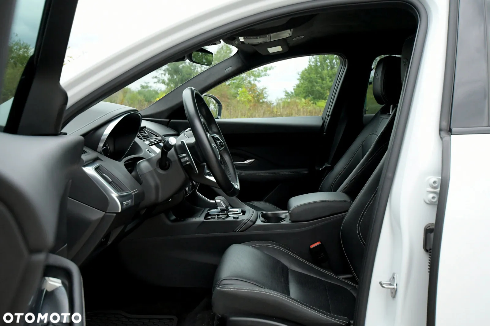 Jaguar E-Pace D200 AWD R-Dynamic S - 18